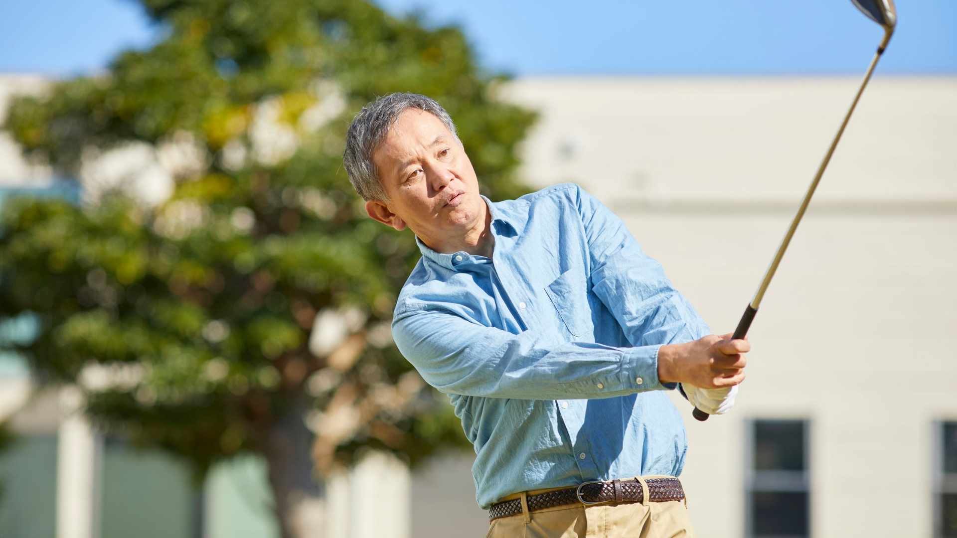 Man playing Golf_Confidence Coaching for strength, mobility, and confidence | NickiFit A to Z